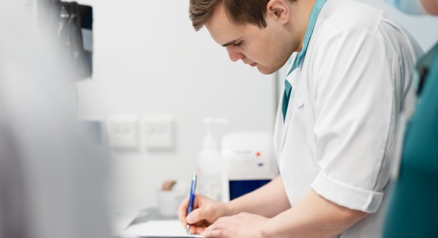 Potilastietojärjestelmän päivitys lauantaina 14.3. voi hidastaa päivystyspotilaiden hoitoa Keski-Suomen hyvinvointialueen päivystyksessä ja kiirevastaanotoilla