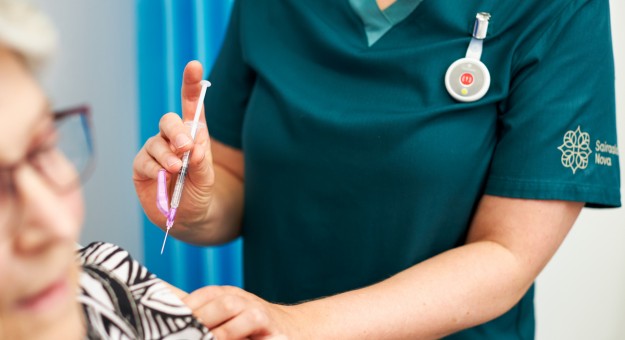 Aikuisten maksuttomat influenssa- ja koronarokotukset alkavat Keski-Suomessa 24. lokakuuta  