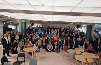 Työseminaariin osallistuneita