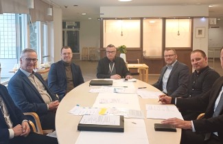 Kuva kauppakirjan allekirjoitustilaisuudesta
