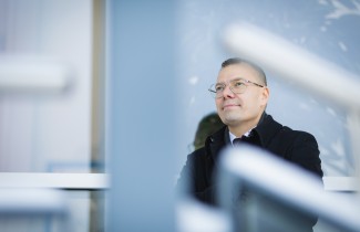 Keski-Suomen hyvinvointialueen konsernipalveluiden toimialajohtaja Lasse Leppä