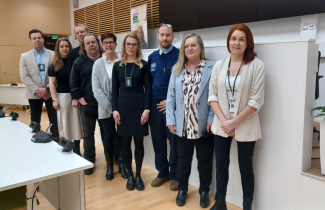 Ankkuritoiminnan mediatilaisuuteen osallistui edustajia Keski-Suomen hyvinvointialueelta, Sisä-Suomen poliisista ja Jyväskylän kaupungilta.