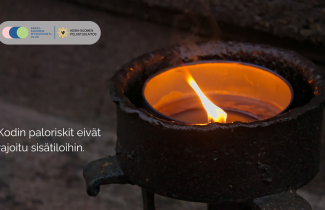 Ulkotuli ja teksti "Kodin paloriskit eivät rajoitu sisätiloihin"