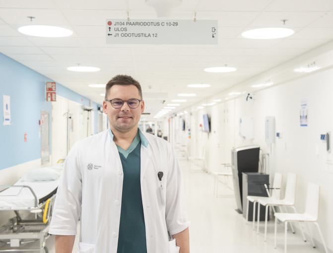 Akuuttilääkäri työpaikalla Sairaala Novassa