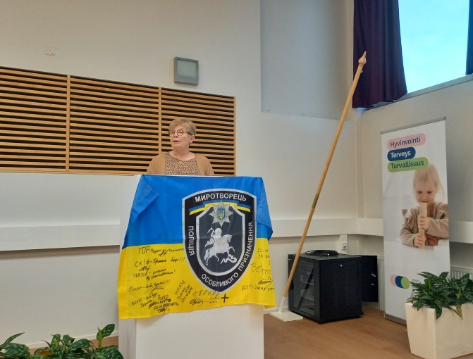 Apua Ukrainaan ry:n hallituksen jäsen Merja Lammi