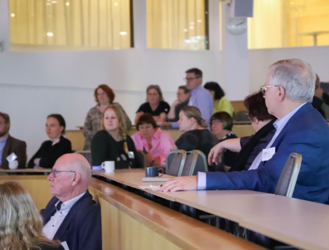 Työpajatyöskentelyä Sydämellä-tilaisuudessa.