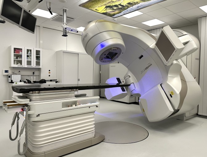 Sädehoitokone Varian TrueBeam -lineaarikiihdytin.