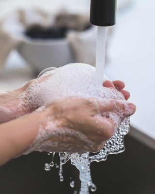 Käsien pesu
