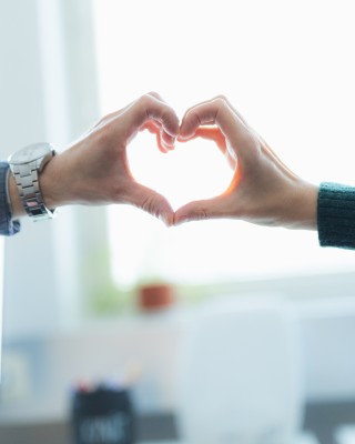 Keski-Suomen hyvinvointialueen hankepäällikkö Emilia Nygren ja Keski-Suomen liiton kehittämispäällikkö Kari Pirinen kertovat blogissamme, miten hyvinvointialueen ja liiton strategiat tukevat toisiaan ja luovat vahvan pohjan yhteiselle yhteistyölle.