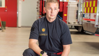 Pelastaja Kari Mikkonen paloasemalla