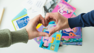 Kädet muodostavat sydämen.