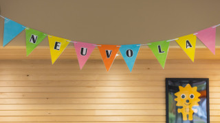 Värikäs neuvola-teksti.