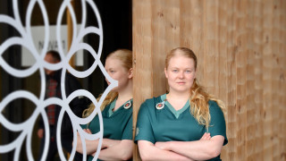 Iiris Pöyhtäri Sairaala Novan edustalla