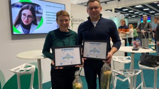 Sairaala Novassa työskentelevät ylilääkärit Johanna Tuukkanen ja Tuomo Kyrönlahti noutivat kunniamaininnat.