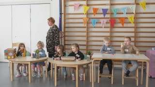 Äänekosken Mikonpuiston päiväkodin lasten vaalien iloisia tunnelmia. 