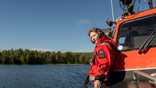 Järvipelastaja aluksen kannella