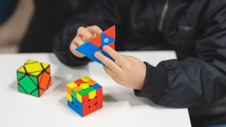 Keski-Suomen hyvinvointialue etsii perheitä tarjoamaan turvallisen kodin lapsille ja nuorille – tervetuloa infotilaisuuteen